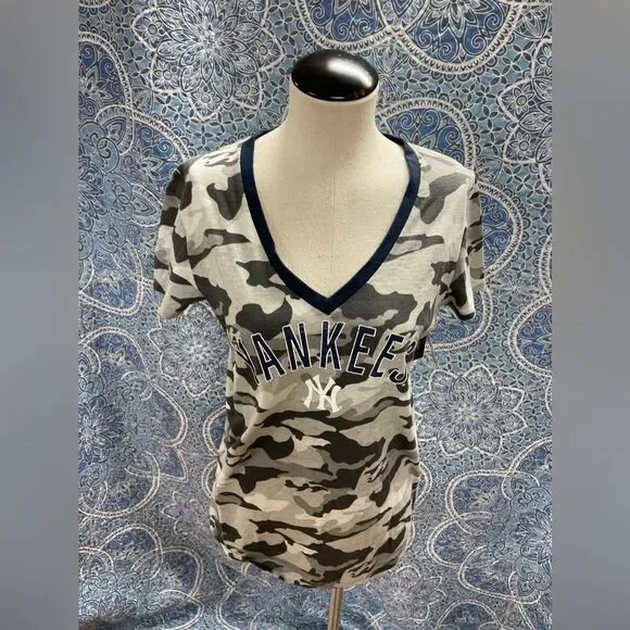 Yankee MLB Gray Camo V-neck T-shirt - Picture 3 of 10